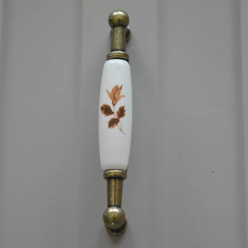 Porzellan-Metall-Möbelgriff mit antiker bronze-brauner Blume, 96 mm Bohrung