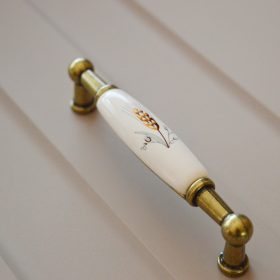   Porcelán-fém bútorfogantyú, antik bronz-búzakalász motívummal , 96 mm furattávval