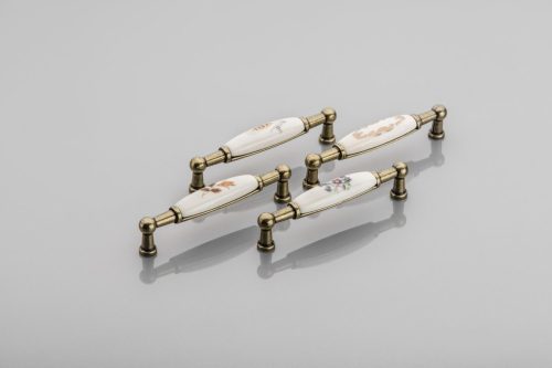 Porzellan-Metall-Möbelgriff mit antiker bronzefarbener Blume, Bohrung 96 mm