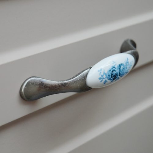 Porzellan-Metall-Möbelgriff, antikes Silber-blue Blumenmotiv, Bohrung 96 mm