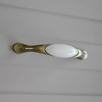   Porcelán-fém bútorfogantyú, bronz - tört fehér porcelán résszel, 96 mm furattávval