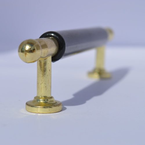Gold-schwarzer Metall-Kunststoff-Möbelgriff 