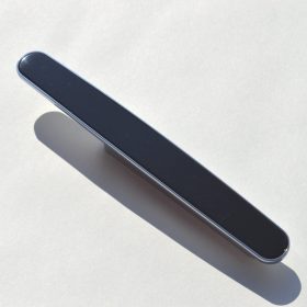   Fém-műanyag bútorfogantyú, króm - fekete színű, 96 mm furattávval 