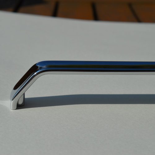 Fém bútorfogantyú, króm színű, 160 mm furattávval