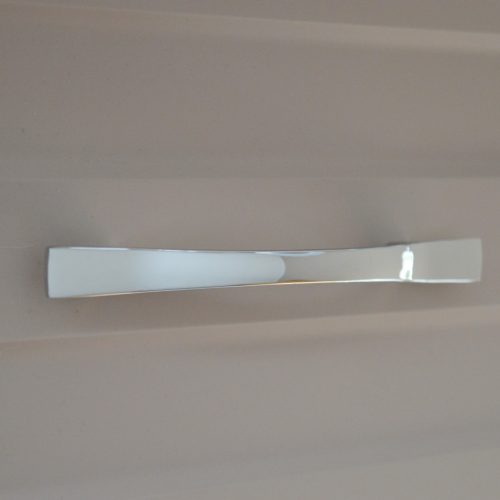 Fém bútorfogantyú, Króm színű, 96 mm furattávval