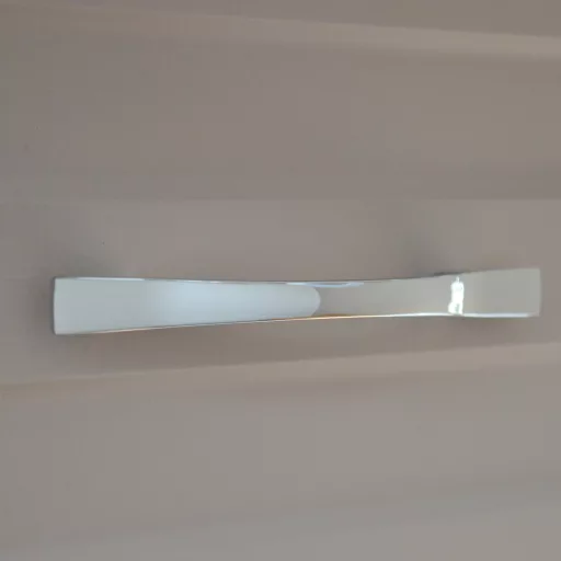 Möbelgriff aus Metall, Farbe Chrom , Bohrung 96 mm 