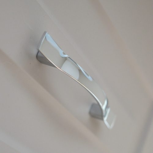 Fém bútorfogantyú, Króm színű, 96 mm furattávval