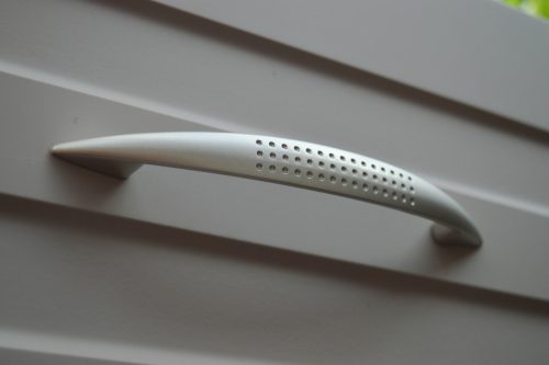 Fém bútorfogantyú, matt nikkel színű, 128 mm furattávval