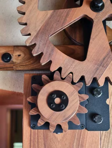 WooDrive E in Nussbaumfarbe, automatisches Schiebetürsystem