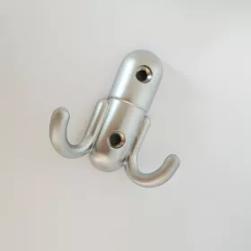 Közepes fém fogas, matt króm színű