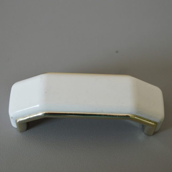 Műanyag, arany-fehér bútorfogantyú, 64 mm furattáv, 2. oszt