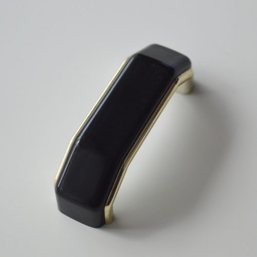 10 db MŰANYAG, arany - fekete bútorfogantyú, 64 mm furattáv