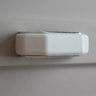   Kunststoff, silber-weißer Möbelgriff, 64 mm Bohrung, 2. Klasse
