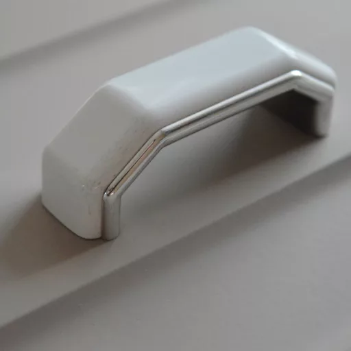 Kunststoff, silber-weißer Möbelgriff, 64 mm Bohrung, 2. Klasse