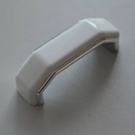 Kunststoff, silber-weißer Möbelgriff, 64 mm Bohrung, 2. Klasse