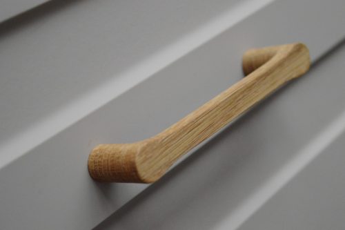 Ystad_96, Möbelgriff aus Holz, Eiche geölt, Bohrung 96 mm