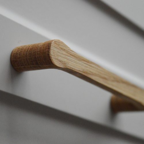 Ystad_96, Möbelgriff aus Holz, Eiche geölt, Bohrung 96 mm