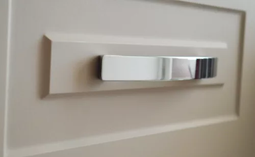 Z082_160 Möbelgriff aus Metall, glänzend verchromt, Bohrung 160 mm