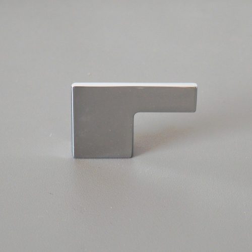 Fém bútorfogantyú, fényes króm színű, 16 mm furattávval