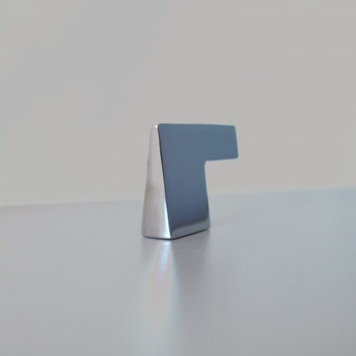 Fém bútorfogantyú, fényes króm színű, 16 mm furattávval