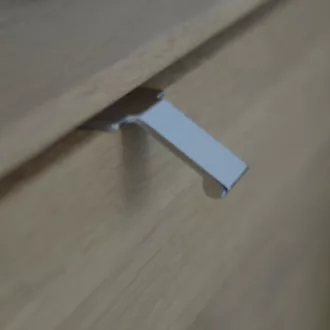   Fém bútorfogantyú, élre szerelhető, fényes króm, 32 mm furattávolság