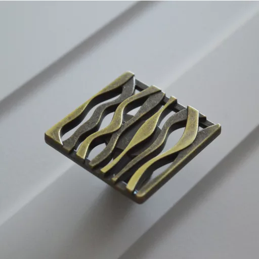 Z242 Quadratischer Metall-Möbelknopf, antike Bronze