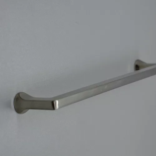 Möbelgriff aus Metall, gebürstet und nickelfarbig, Bohrung 160 mm