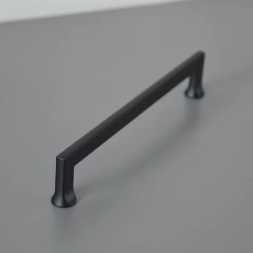Mattschwarzer Metall-Möbelgriff mit 160 mm BA