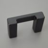 Fekete, struktúrált felületű, fém bútorfogantyú, 32 mm furattávval